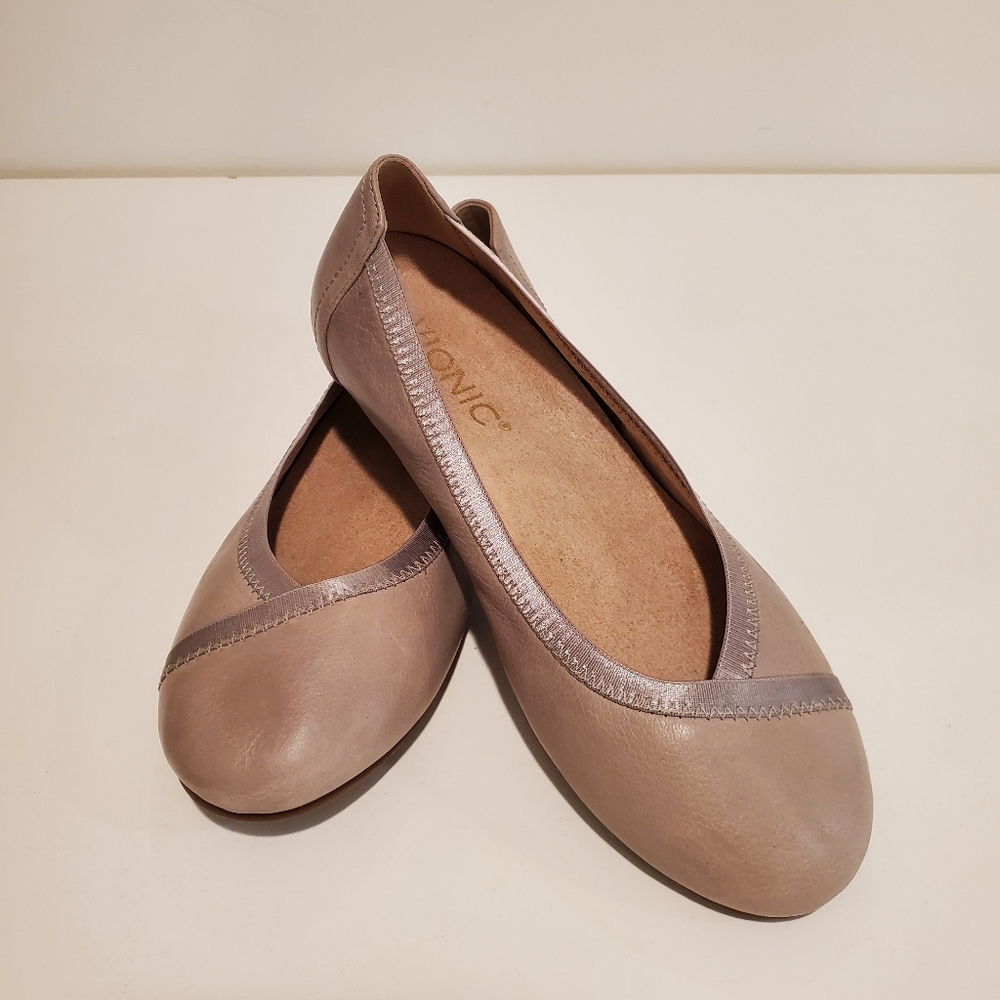 Vionic Flat Shoes Women's Size 5 - Picture 2 of 12